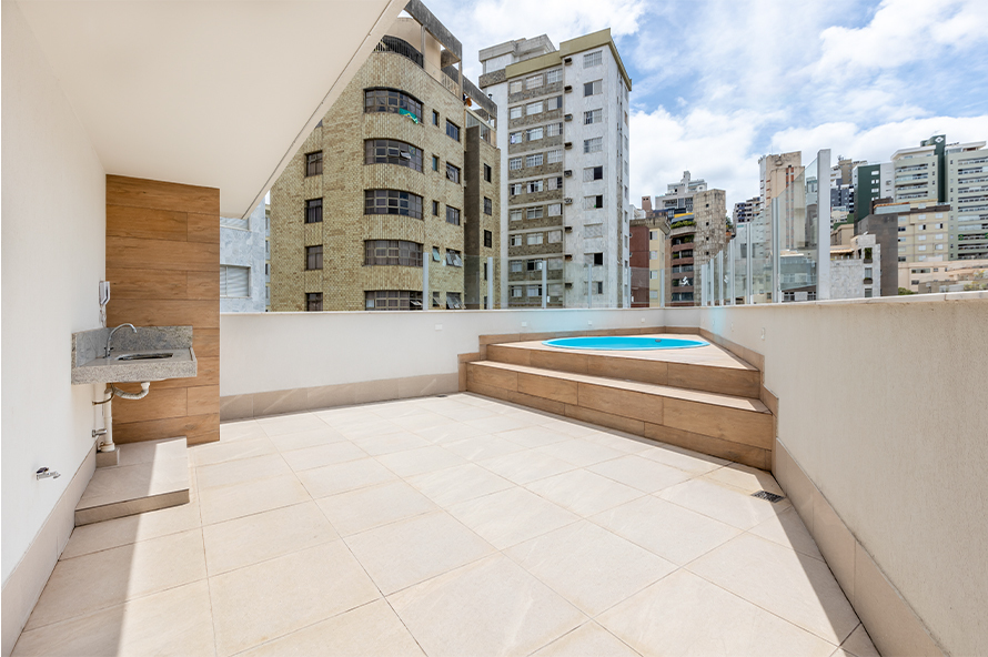 Piscina com Deck Segundo Nível da Cobertura